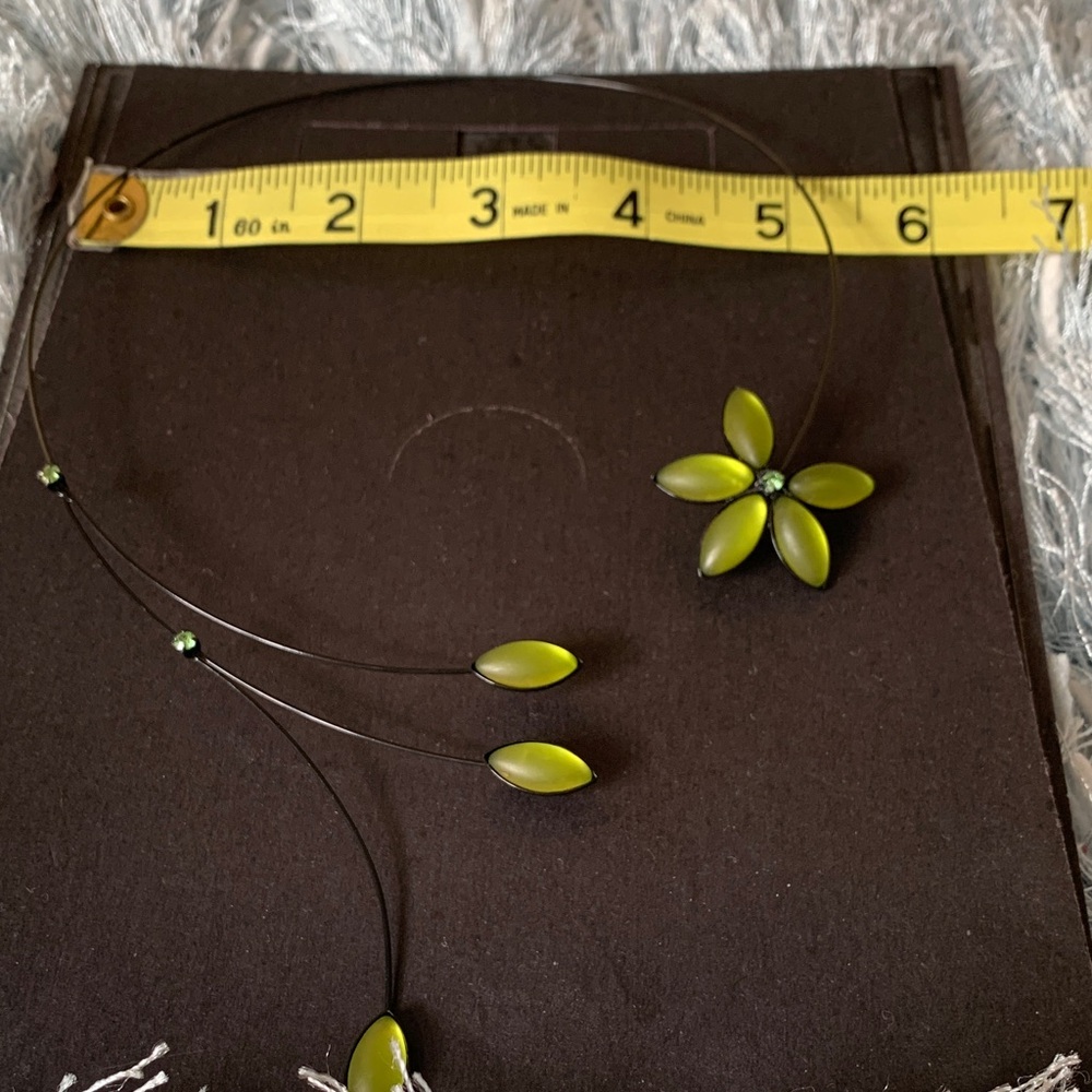Elegant Black Necklace with Green Accents - Picture 2 of 7